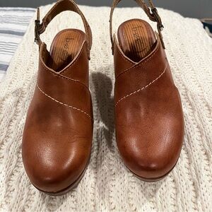 b.o.c brown clogs size 7